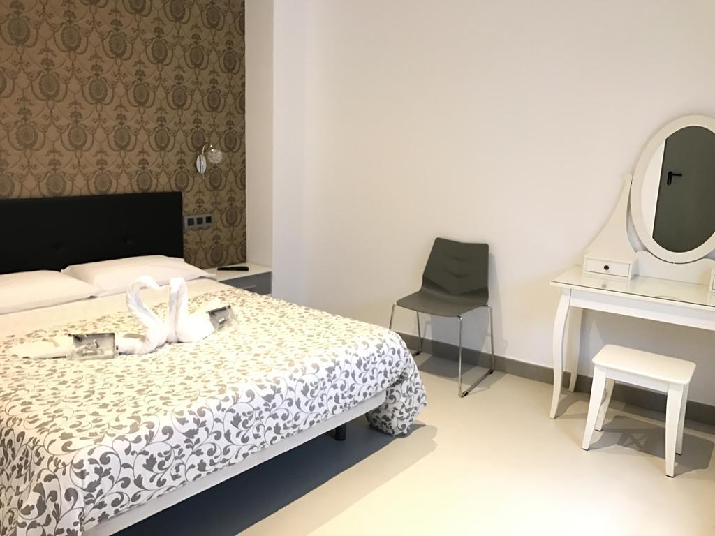 Pension Las Setas Seville Exterior photo