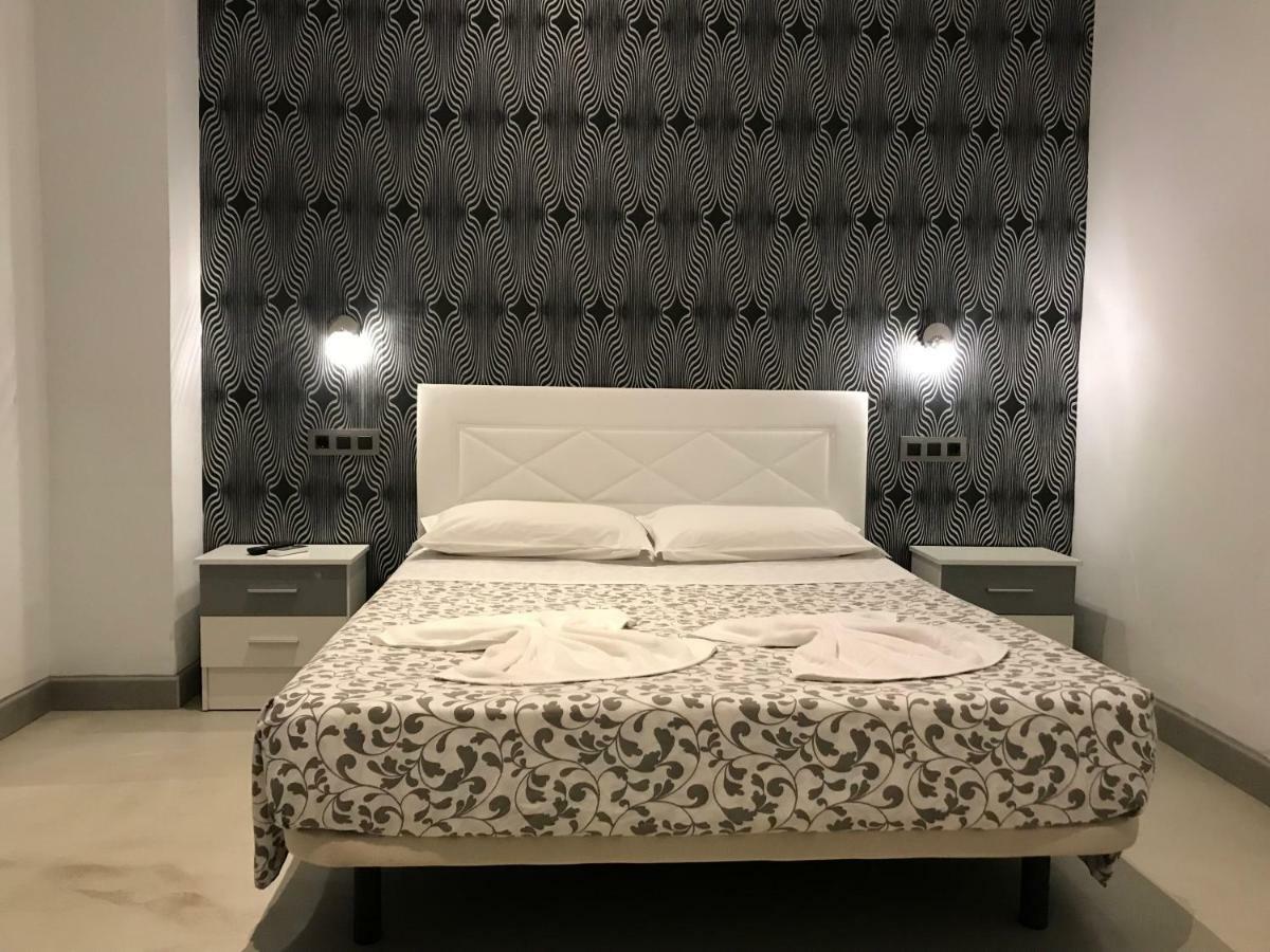 Pension Las Setas Seville Exterior photo