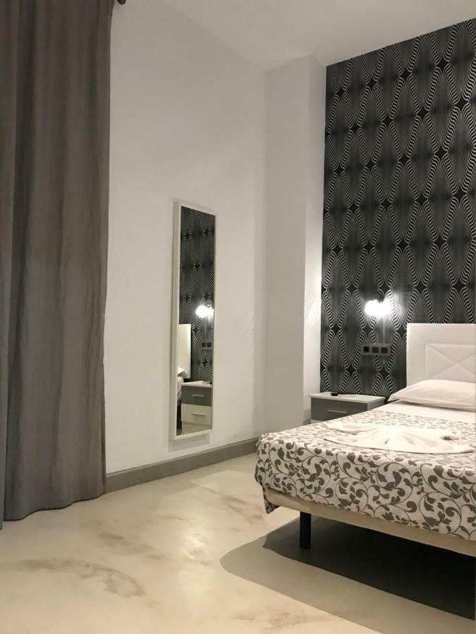 Pension Las Setas Seville Exterior photo